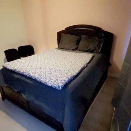 Private Double Bed Room Only With Balcony In Apartment Rotterdam Dış mekan fotoğraf