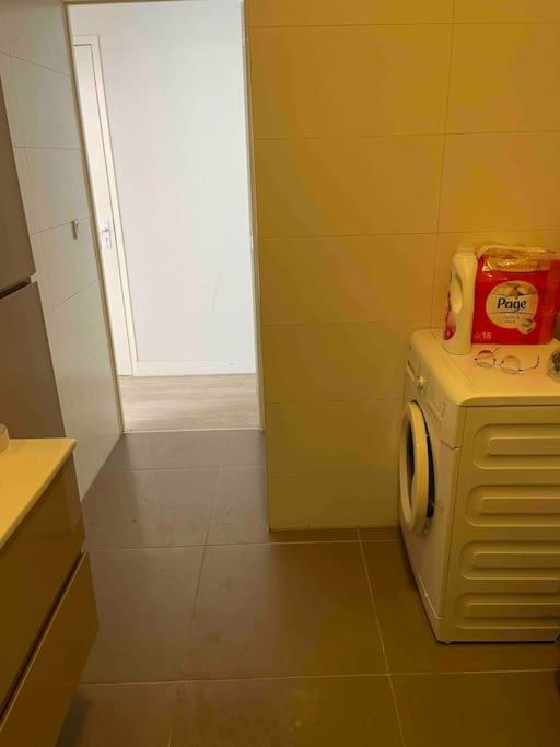 Private Double Bed Room Only With Balcony In Apartment Rotterdam Dış mekan fotoğraf